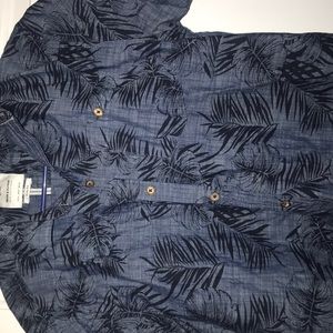 Men’s button down casual slim fit Hawaiian pattern